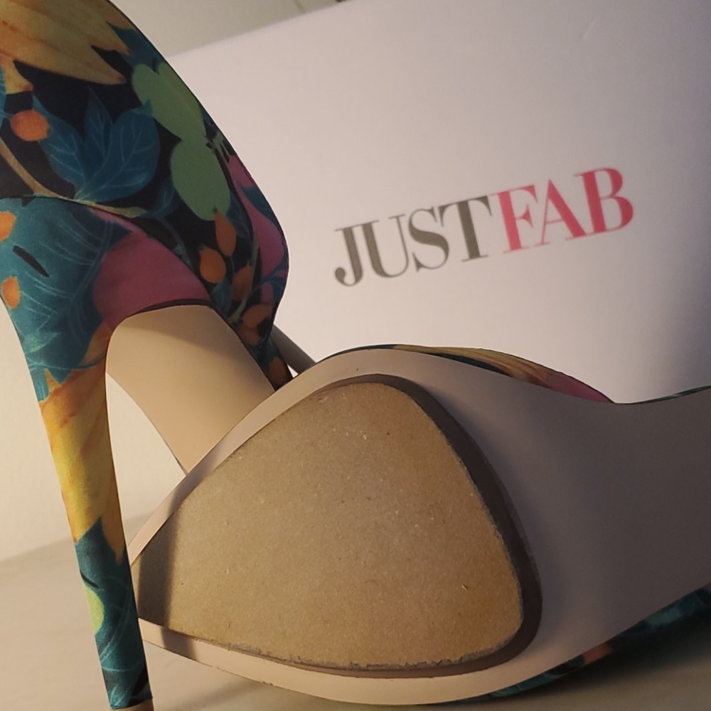 JustFab Pumps - Picture 3 of 4